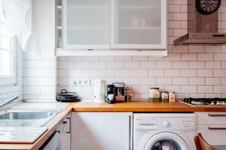Others 5, Lovely Flat w Balcony 5 min to Istiklal Ave, Beyoğlu