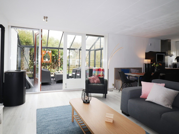 Living area 5, Holiday Home in Grou With Bubble Bath, Boarnsterhim