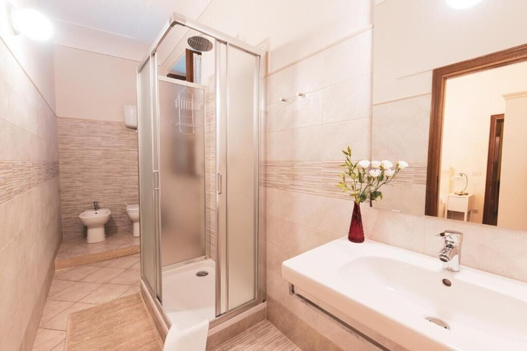 Bathroom 5, Albergo Giardino, Siena