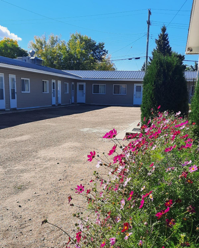 Others 4, Vista Motel, Division No. 10