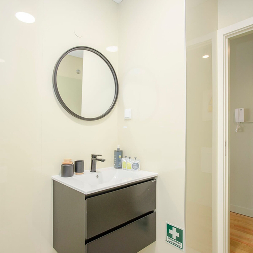 Room 3, Liiiving in Porto Historic Cl Rigos Studio - 2F, Porto