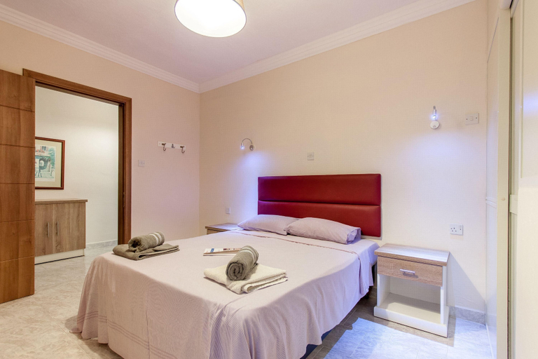 Room 3, Merill Pool and Sea Charming Apart 4