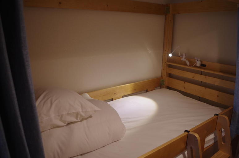 Bedroom 2, Poptone, Hiroshima