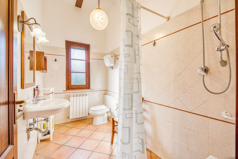 Bathroom, Broom apt With Shared Pool, Perugia