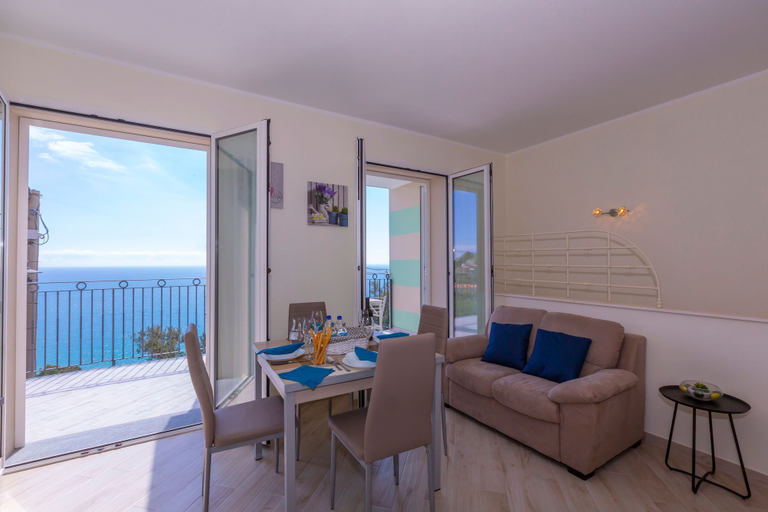 Room 3, Serena 1 in Alassio With 2 Bedrooms and 2 Bathrooms, Savona