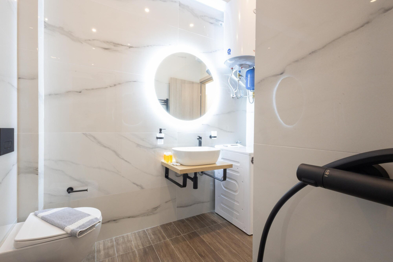 Room 2, Modern 2-bedroom Gem Close to Metro, Attica