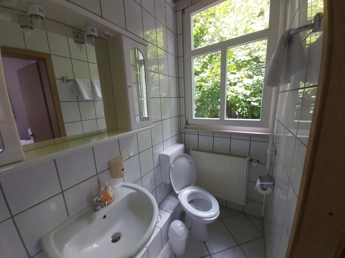 Bathroom 2, Schwarze Adler, Forchheim