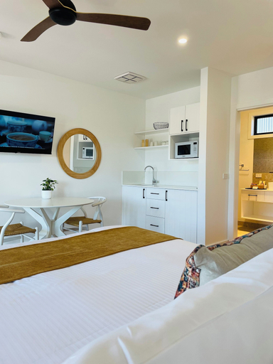 Bedroom 4, Fox on the Run - Motel Kilmore, Mitchell - South