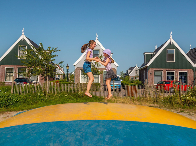 Others 2, Holiday Home With Sauna in a Holiday Park, Waterland