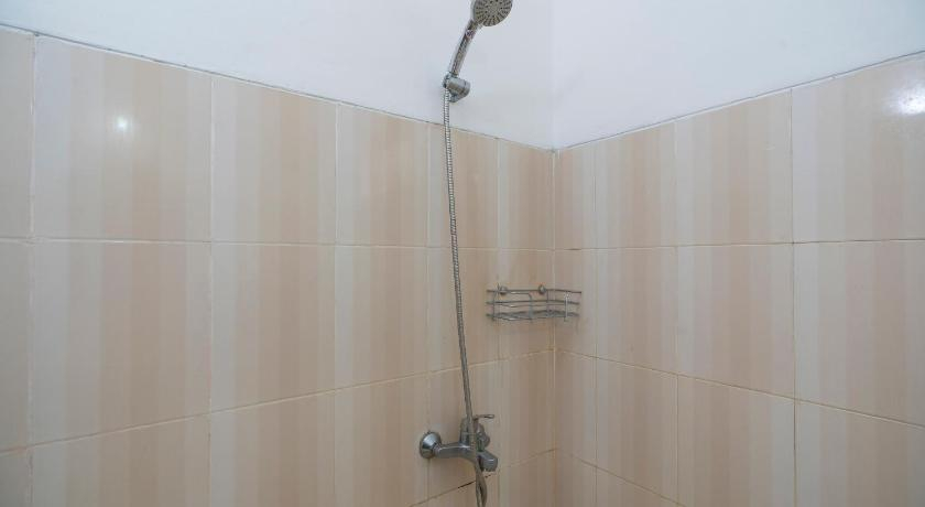 Bathroom, OYO 2417 Panen House, Denpasar