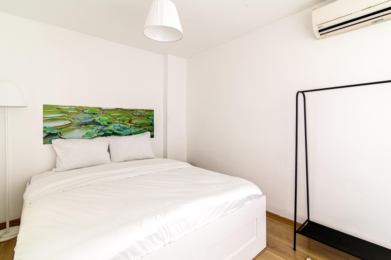 Room 2, Single House Luminous and Chic Flat in Fatih, Fatih
