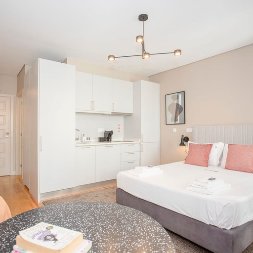 Room 2, Liiiving in Porto Historic Cl Rigos Studio - 3F, Porto