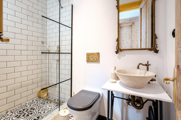 Bathroom 5, Flat With Balcony 8 min to Istiklal Avenue, Beyoğlu