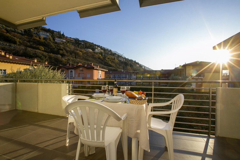Room 4, Torbole Relax Pool Balcony Apartment, Trento