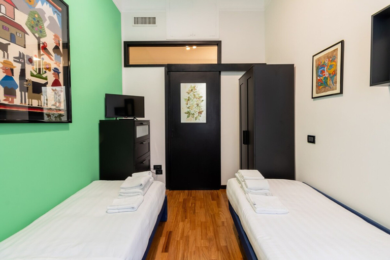 Bedroom 5, Elegante e Ampio Appartamento in Porta Romana, Milano