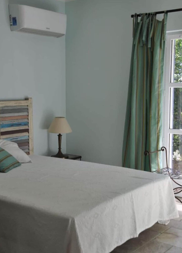 Room 3, Apartment in le Rayol-canadel, Var