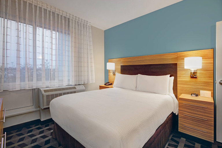 Bedroom 4, TownePlace Suites by Marriott Potomac Mills Woodbridge, Prince William