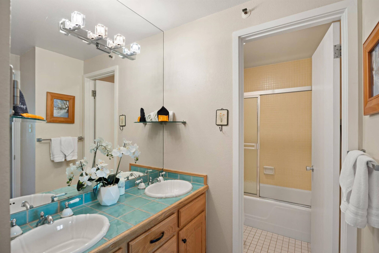 Bathroom, Lichenhearth 25, Pitkin