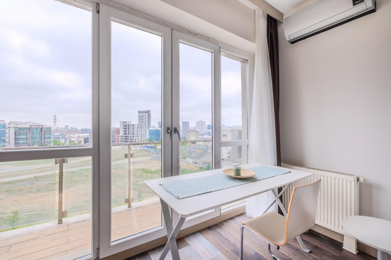 Room 5, Modern Residence Studio Flat w Balcony in Bagcilar, Bağcılar