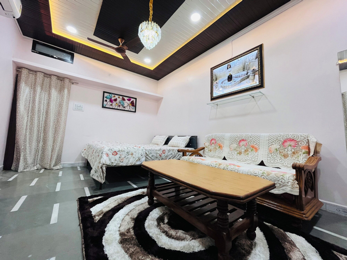 Others 5, Shrilok Kutir, Ujjain