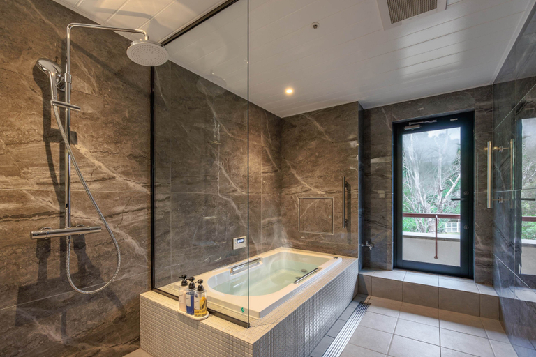 Bathroom 4, Sennomori, Ise