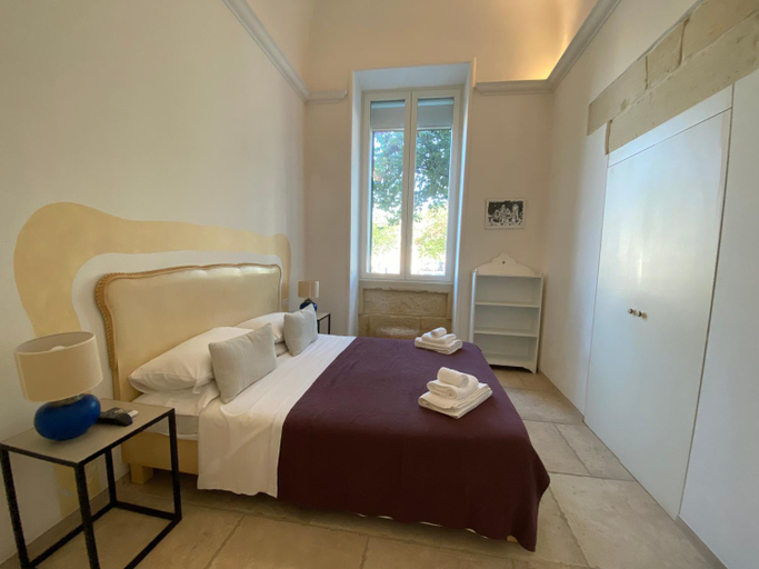 Others 4, Suite Nina, Lecce