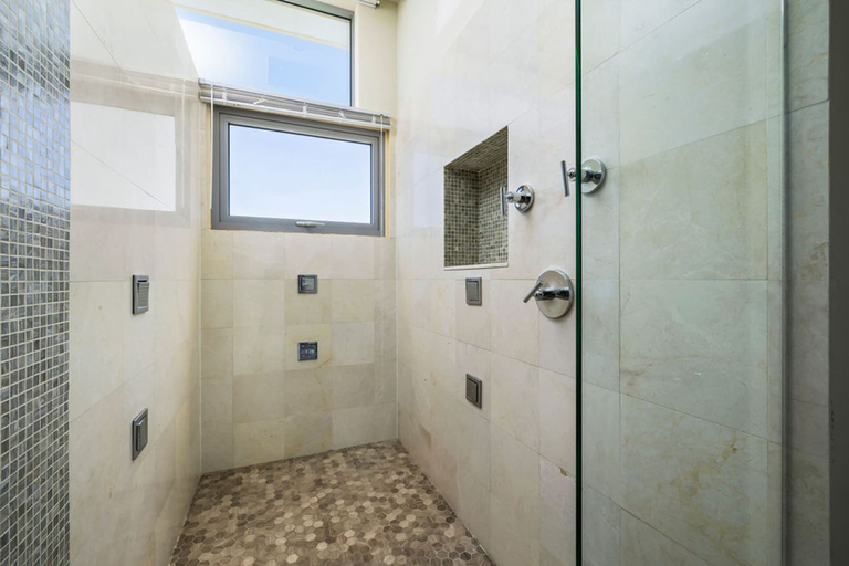 Bathroom 3, NEW Luxury 4BR Beachfront Villa w Infinity Pool