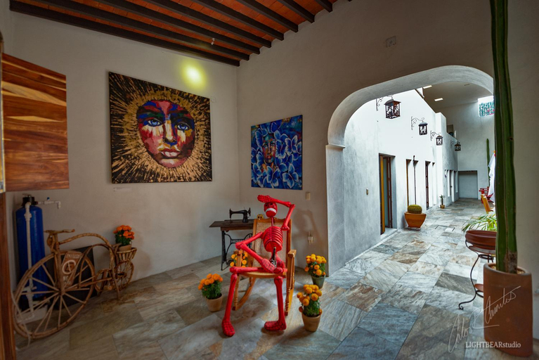 Facilities 4, La Casa Carlota, Del Centro