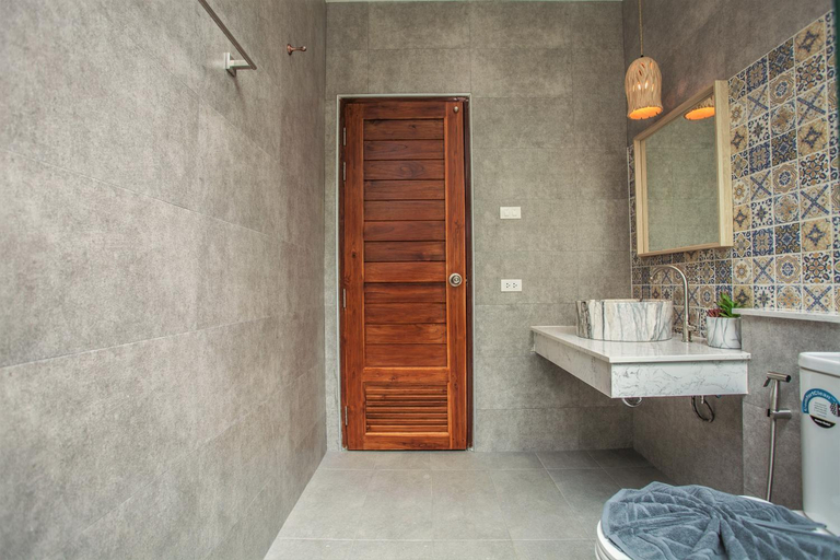 Bathroom 3, The Mantra Navi, Ko Lanta