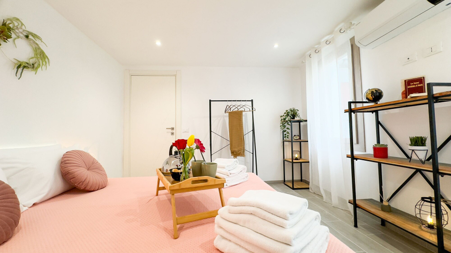 Room 4, Ortensia by Ca-sa Check, Venezia