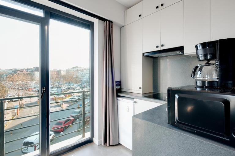Room 5, Central Flat Near Metrobus and Coast in Kadikoy, Kadıköy