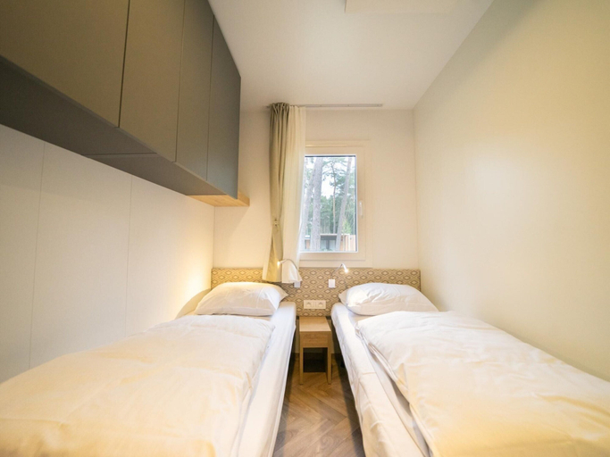 Bedroom 5, Nice Chalet With Dishwasher 16 km From Maastricht, Limburg