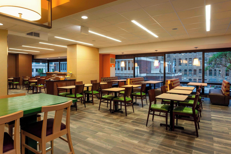 Food & Drinks 5, Fairfield Inn & Suites Chicago Downtown/River North, Cook