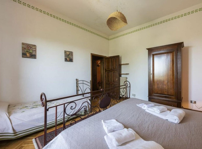 Bedroom 2, Villa Montecchio Comfortable Holiday Residence, Arezzo