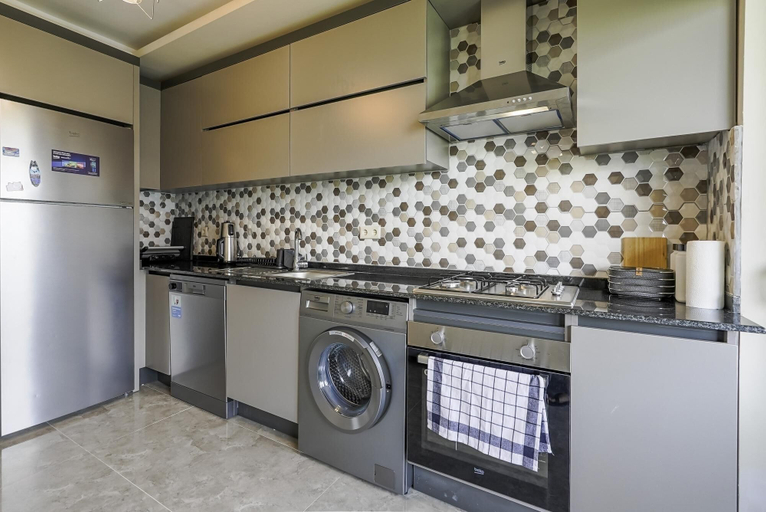 Others 3, Flat w Shared Pool and Balcony 8 min to Beach, Serik