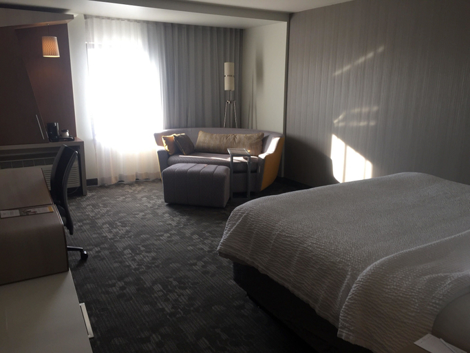 Bedroom 4, Courtyard Bay City, Bay