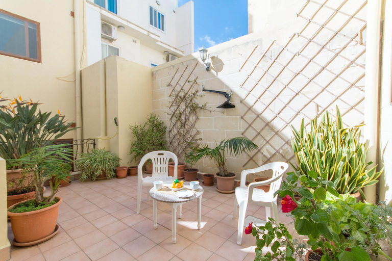 Room 4, Well Located Cozy House Courtyard Kalka