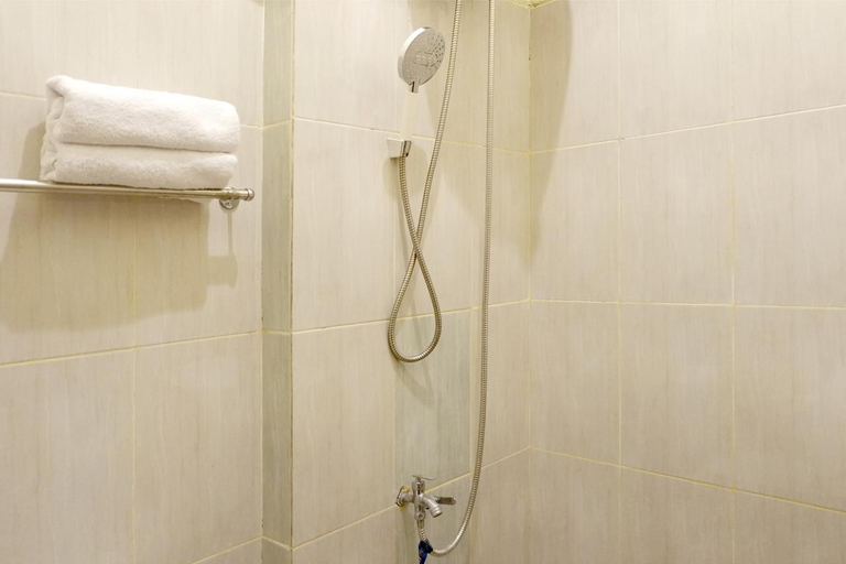 Bathroom 2, Hotel O Omah Ladrang, Sleman
