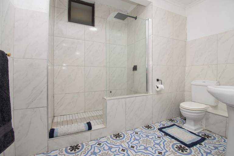 Bathroom 3, On The Beach, eThekwini