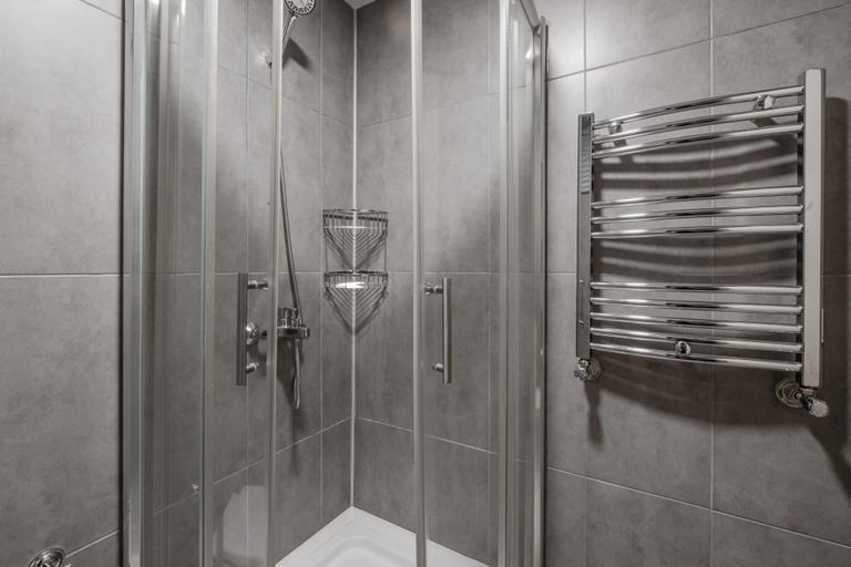Room 2, Modern Residence Studio Flat w Balcony in Bagcilar, Bağcılar