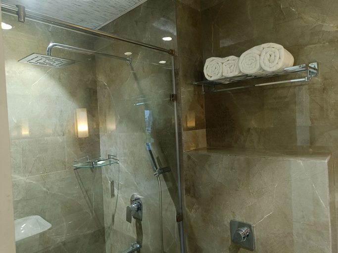 Bathroom 4, J P HOTEL AND WEDDING SQUARE, Pilibhit
