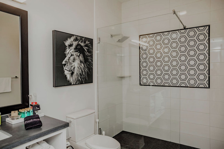 Bathroom 10