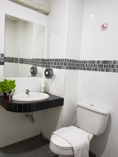 Bathroom 7