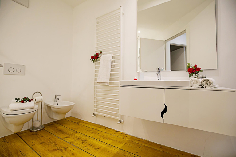 Room 5, Casa Alla Grotta in Riva del Garda, Trento