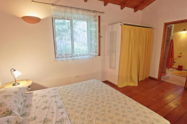 Room 3, Kitrini Luxury Cottage, Ionian Islands