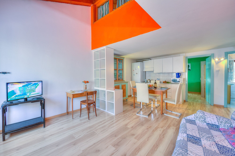 Room 5, Loft Caneva in Riva del Garda, Trento