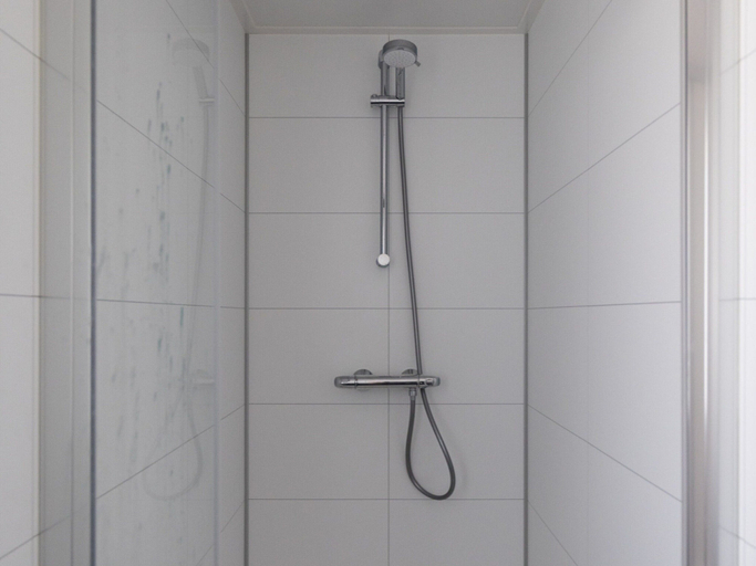 Bathroom 5, Chalet by Pond in Eindhoven Holiday Park, Eersel