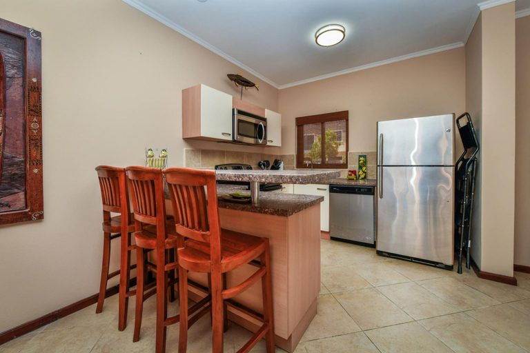 Others 5, Gated Community 2br3ba Gold Coast Pools GYM
