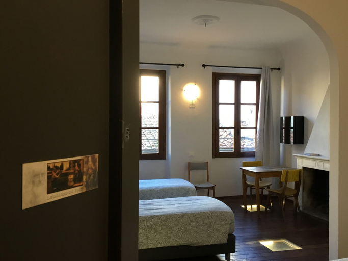Room 2, Faenza 37 Apartment, Florence