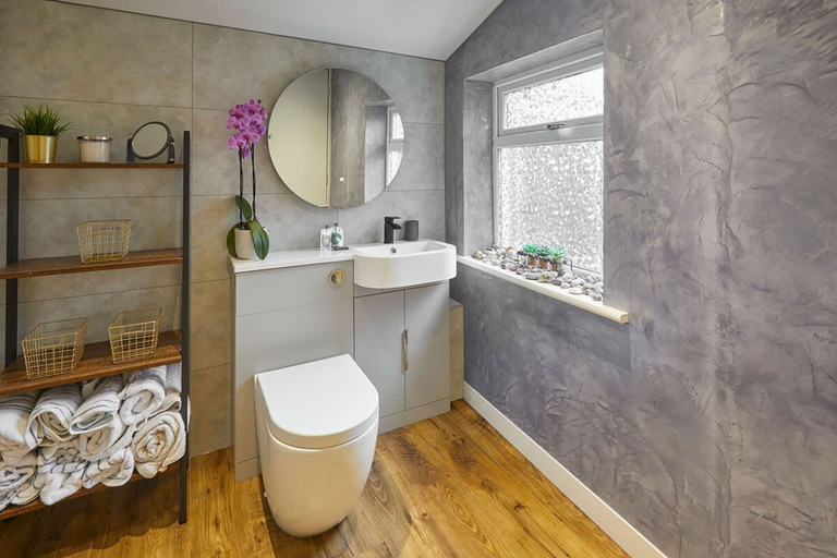 Bathroom 3, Host Stay Upleatham Street, Redcar and Cleveland